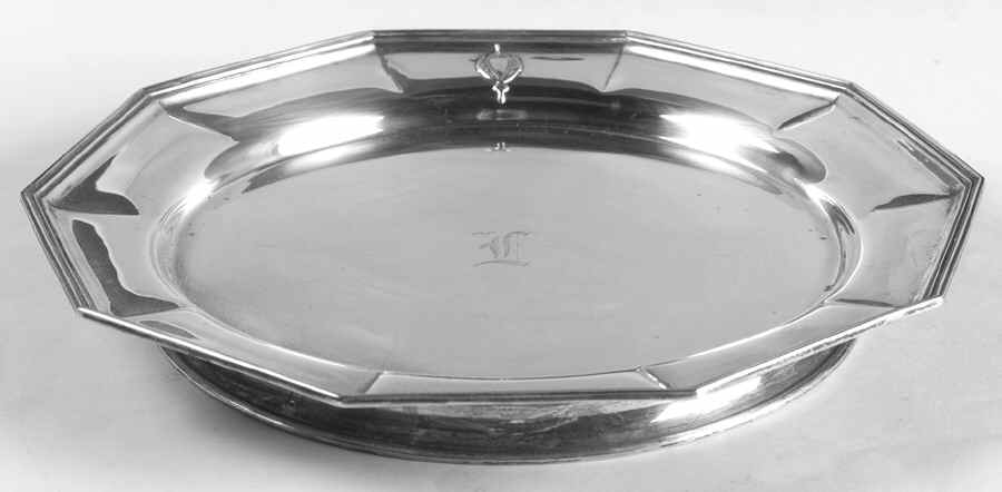 Mount Vernon (Sterling, Hollowware) 9" Round Sterling Tray by Lunt Silver-1