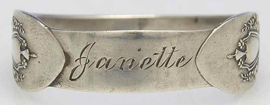 Mount Vernon (Sterling, Hollowware) Napkin Ring by Lunt Silver-1