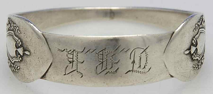 Mount Vernon (Sterling, Hollowware) Napkin Ring by Lunt Silver-1