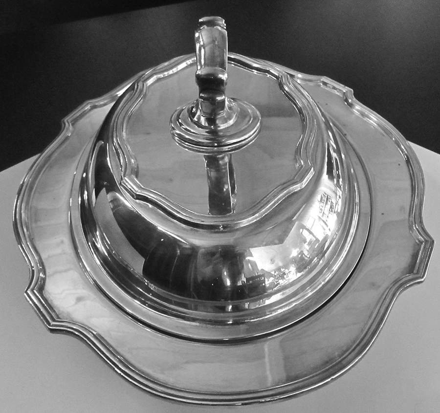 860 (Silverplate, Hollowware) Plated Divided Double Vegetable Bowl by Lawrence B Smith -1