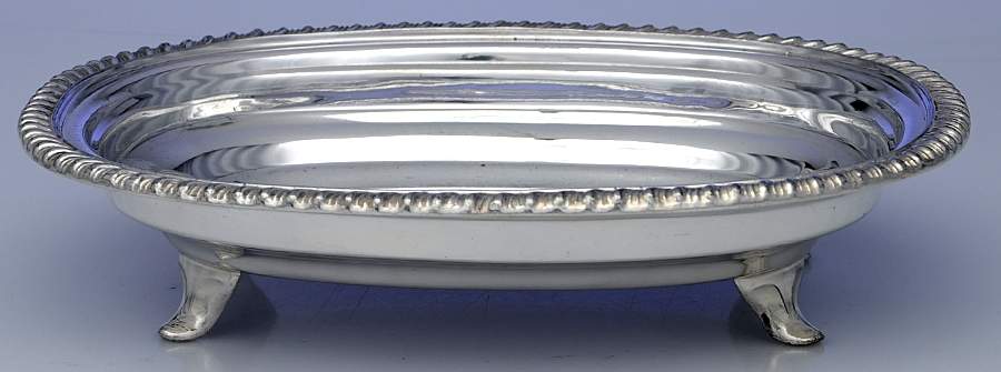 2299 (Silverplate, Hollowware) 9" 4 Toed Oval Vegetable by Lawrence B Smith -1
