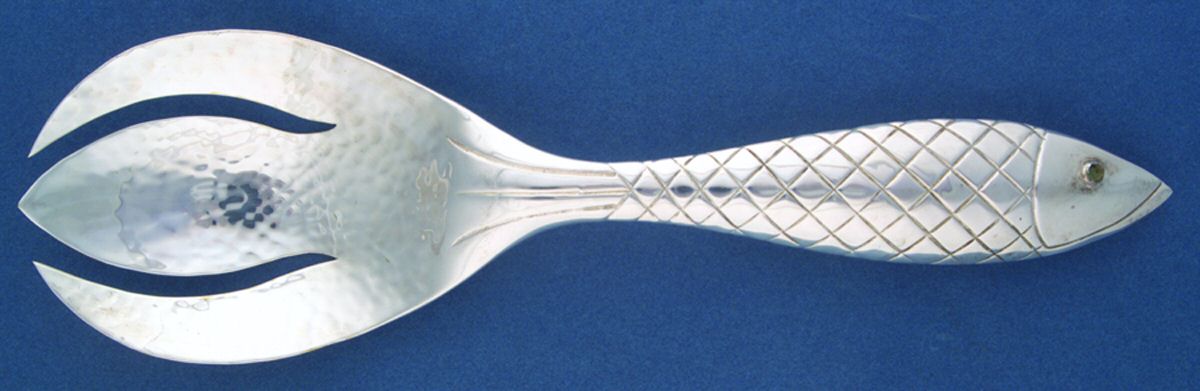 Silverplate Flatware Solid Salad Serving Fork by Los Castillo-1