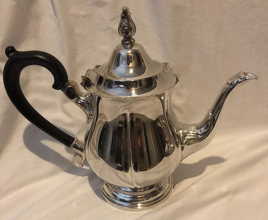 Early Dublin (Silverplate, Hollowware) Silverplate Teapot by Lunt Silver-1