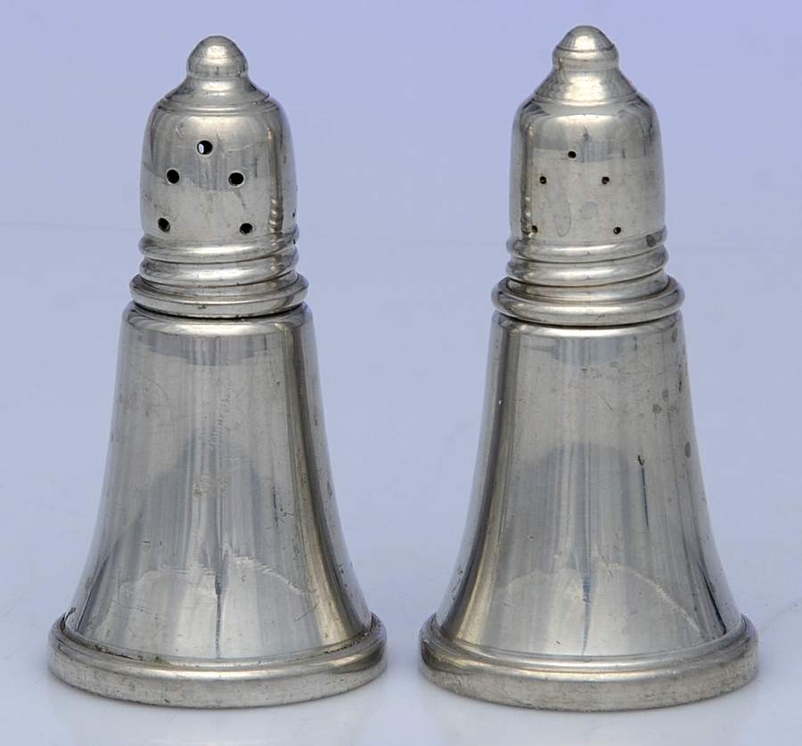 P626 (Pewter, Hollowware) Salt & Pepper Set by Lunt Silver-1
