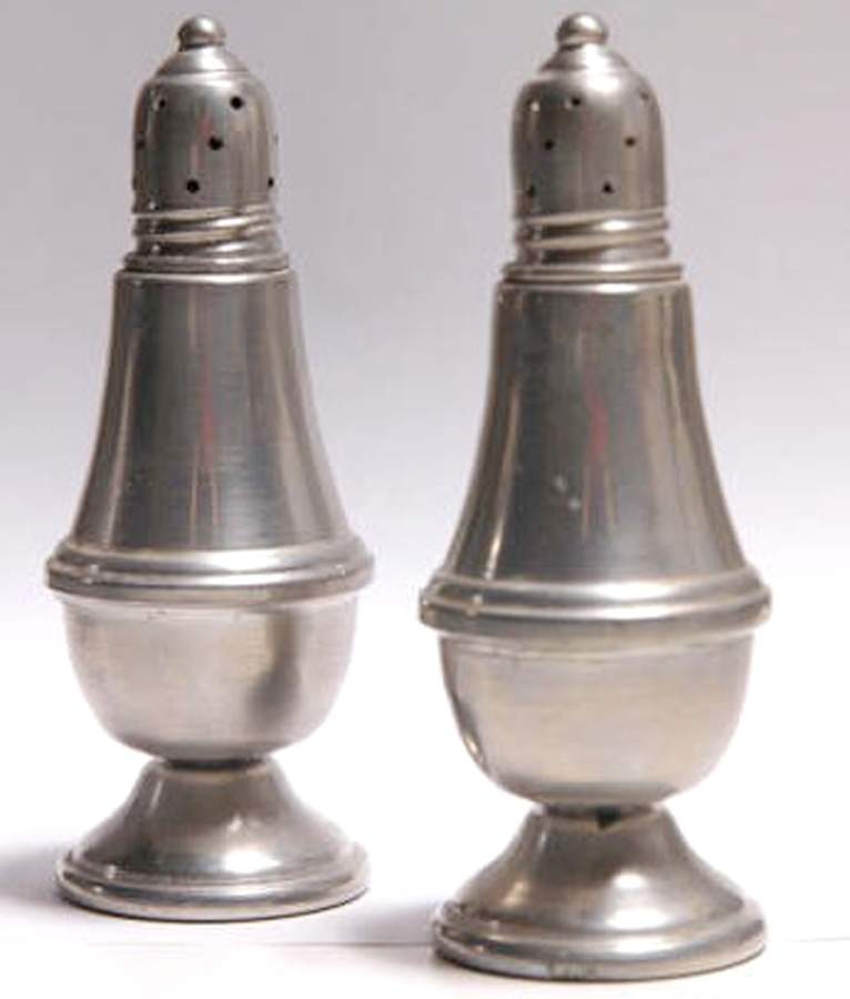 P626 (Pewter, Hollowware) Salt and Pepper Set by Lunt Silver-1