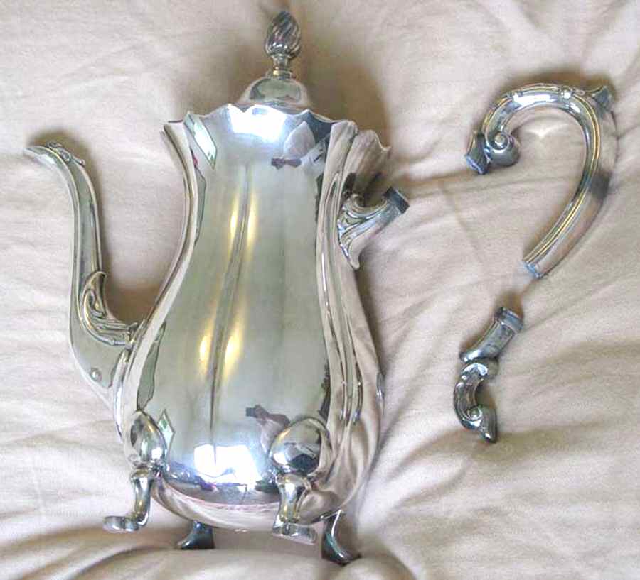 Early Dublin (Silverplate, Hollowware) Silverplate Coffee Pot by Lunt Silver-1