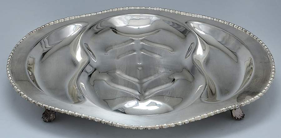 LMN4 (Silverplate, Hollowware) 18" 3 Pt Meat Platter with Well by Lehman Bros Silver-1