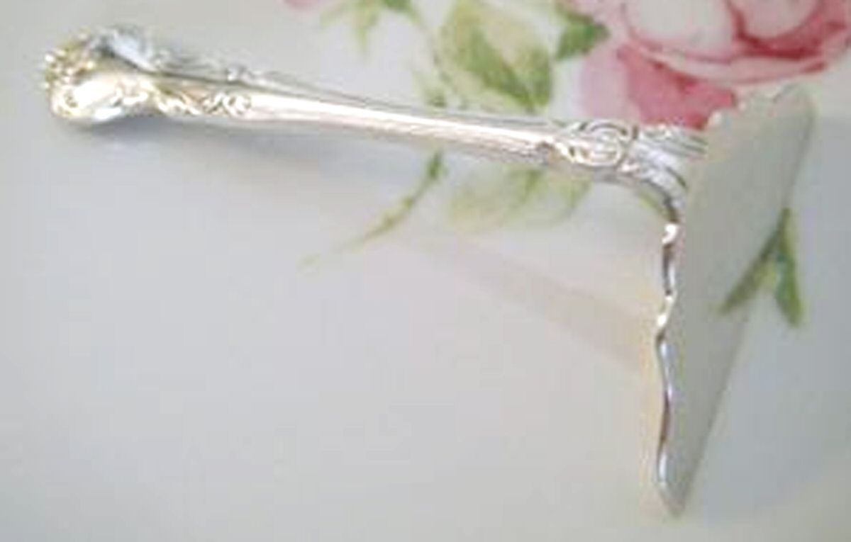 Amaryllis (Sterling, 1951), USA Food Pusher Solid by Manchester-1