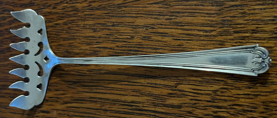 Beaux Art (Sterling 1910, 1932) Large Solid Tined Sardine Serving Fork by Manchester-1