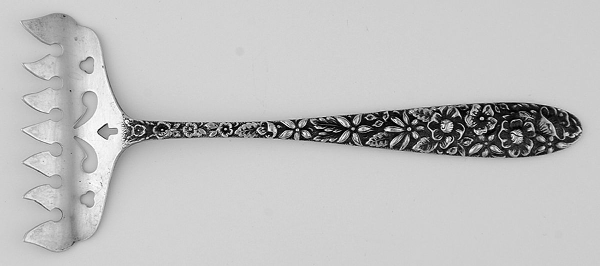 Southern Rose (Sterling, 1933) Large Solid Tined Sardine Serving Fork by Manchester-1