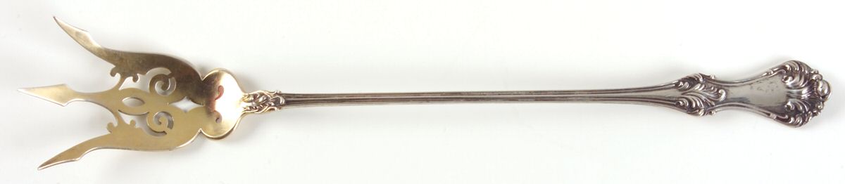 Corinthian (Sterling, 1891) Large Lettuce Serving Fork by Mount Vernon-1
