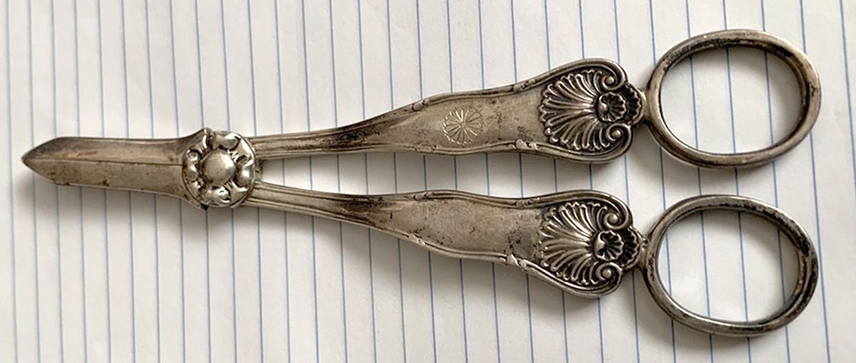 MWE3 (SILVERPLATE) Solid Grape Shears by Mappin & Webb-1