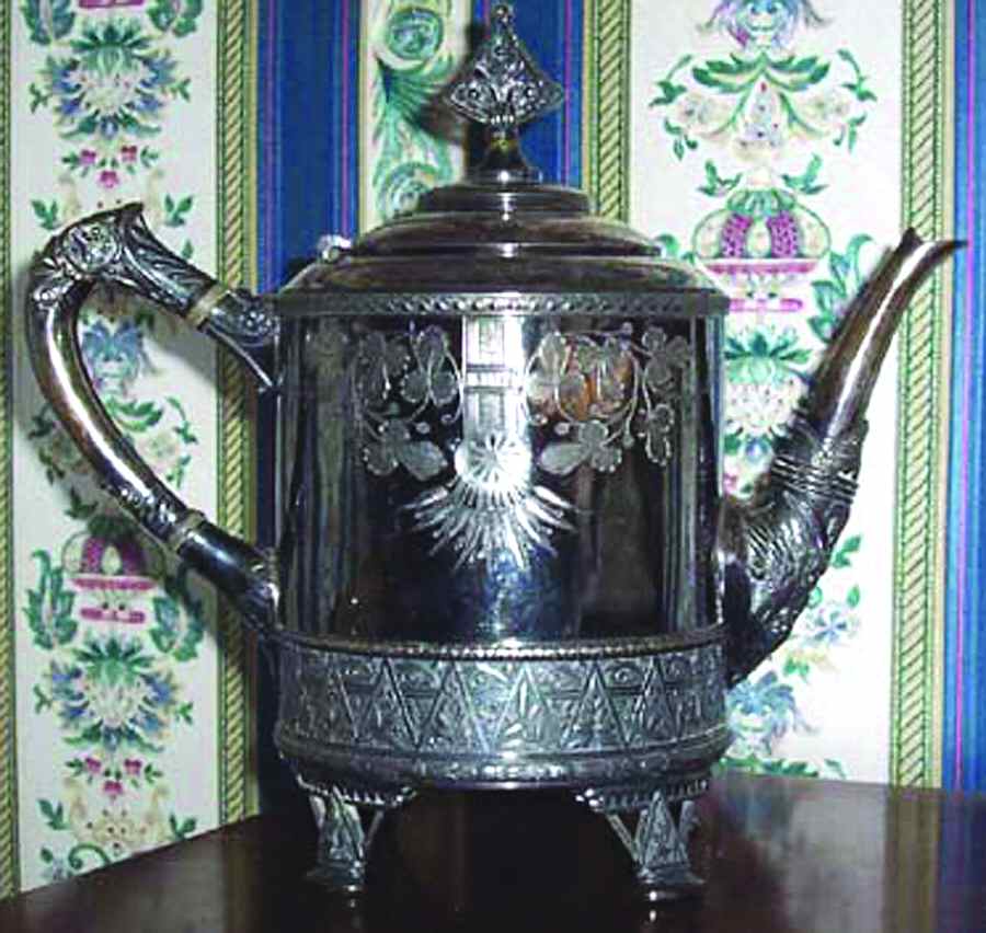 1926 (Silverplate, Hollowware) Silverplate Coffee Pot by Meriden Britannia -1