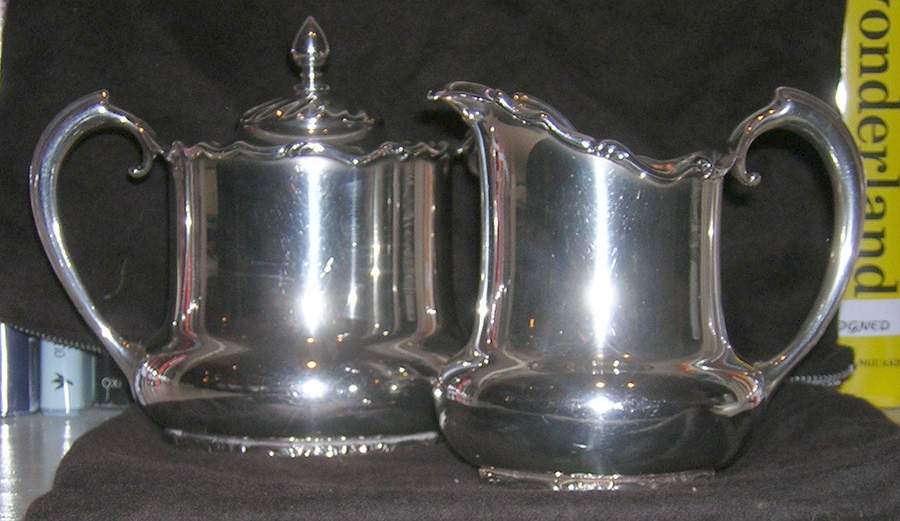 L32 (Silverplate, Hollowware) Sugar Bowl & Lid by Meriden Britannia -1