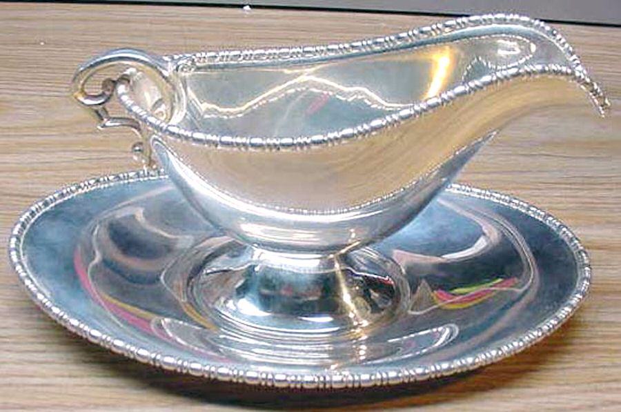 F704 (Silverplate, Hollowware) Plated Gravy Boat & Underplate by Middletown Silver Co-1