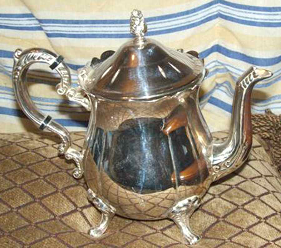 968 (Silverplate, Hollowware) Silverplate Coffee Pot by Meriden Britannia -1