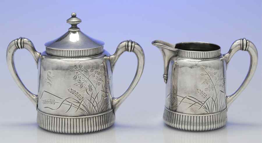 1971 (Silverplate, Hollowware) Creamer & Sugar with Lid Set by Meriden Britannia -1