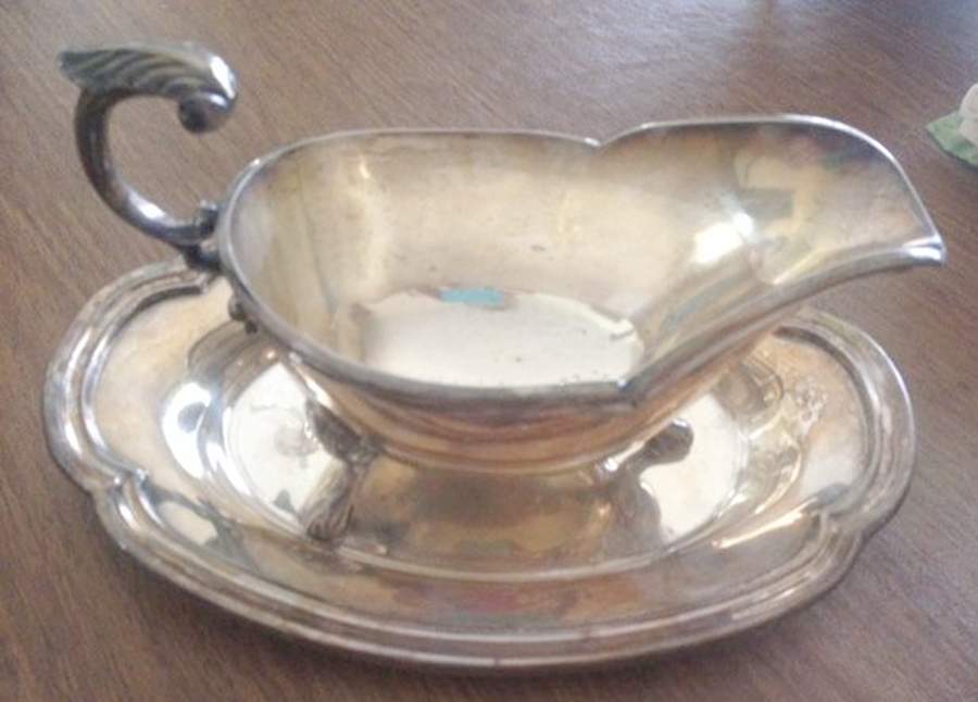 9311 (Silverplate, Hollowware Plated Gravy Boat & Underplate by Middletown Silver Co-1