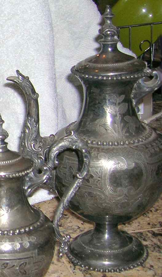 1835 (Silverplate, Hollowware) Silverplate Coffee Pot by Meriden Britannia -1