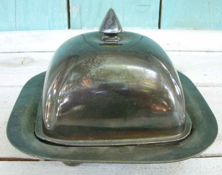 1981 (Silverplate, Hollowware) 1/4 Pound Covered Butter & Liner by Meriden Britannia -1
