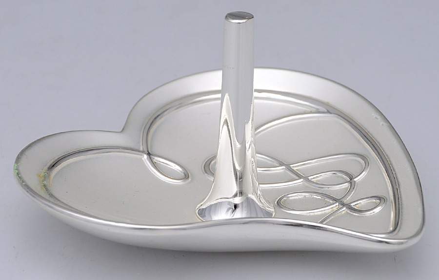 Love Story (Silverplate, Hollowware) Ring Holder by Mikasa-1