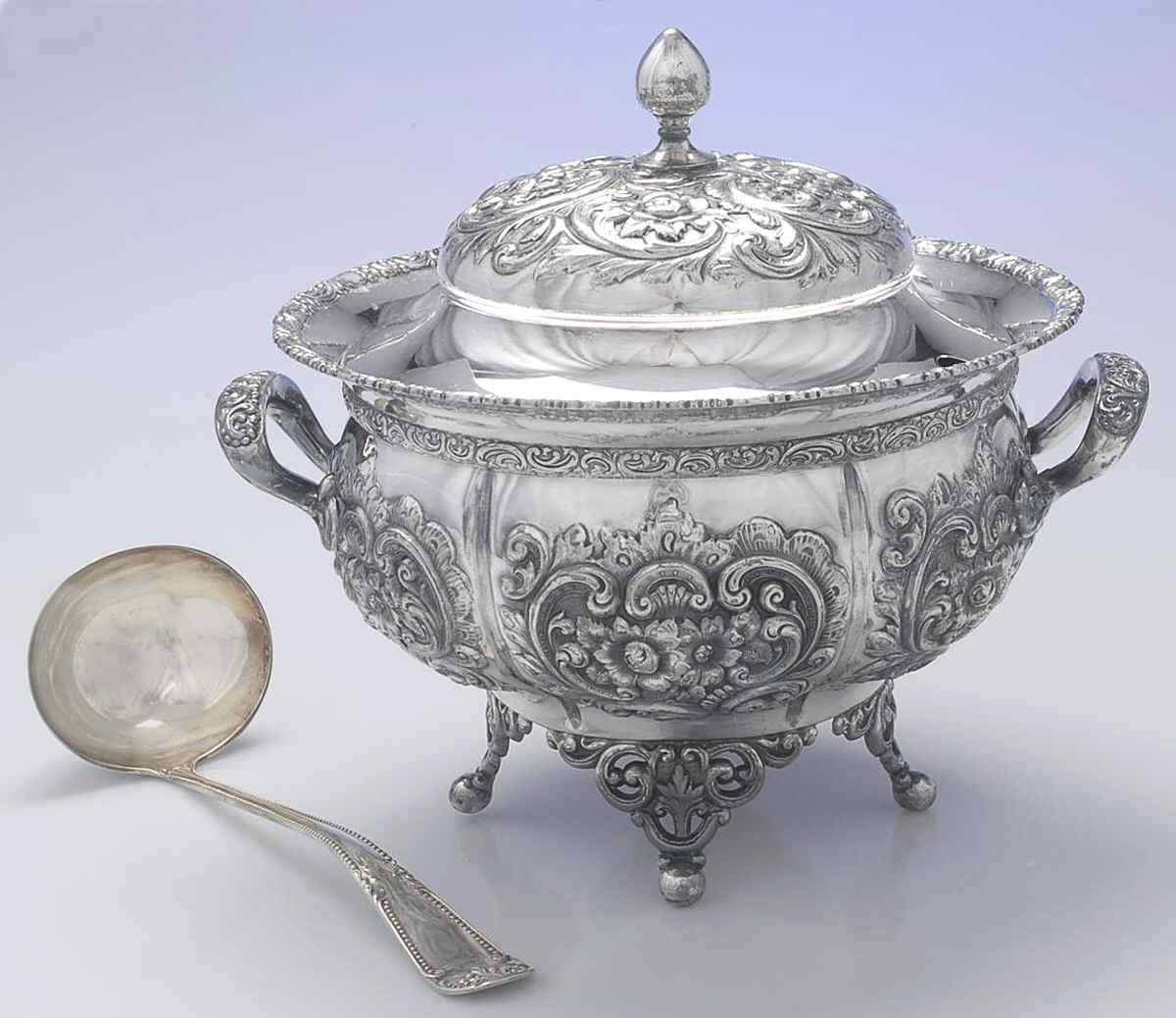 1704 (Silverplate, Hollowware) Tureen W/Lid & Ladle by Meriden Britannia -1