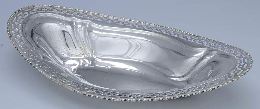 685 (Sterling, Hollowware) 13" Bread Tray by Meriden Britannia -1