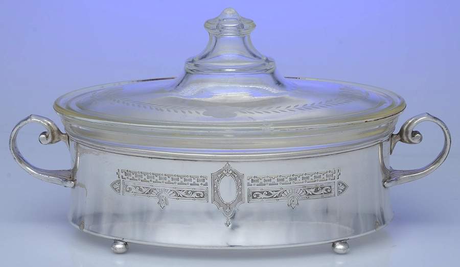 7338 (Silverplate, Hollowware) 1.25 Qt Glass Covered Casserole with Silver Handle by Middletown Silver Co-1