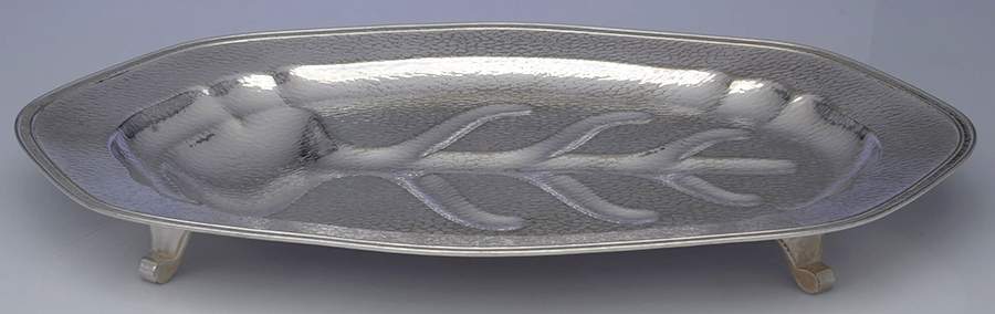 0815 (Silverplate, Hollowware) 20" 4 Toed Meat Platter with Well by Mulholland-1