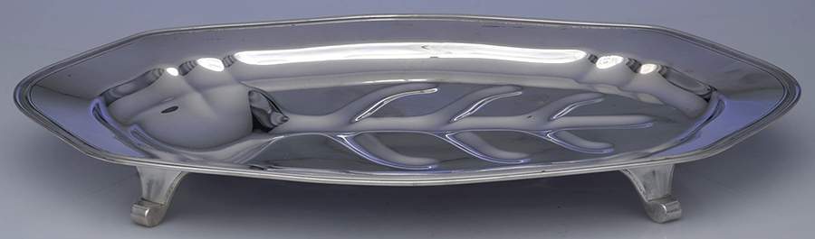 810 (Silverplate, Hollowware) 18" Meat Platter with Well by Mulholland-1