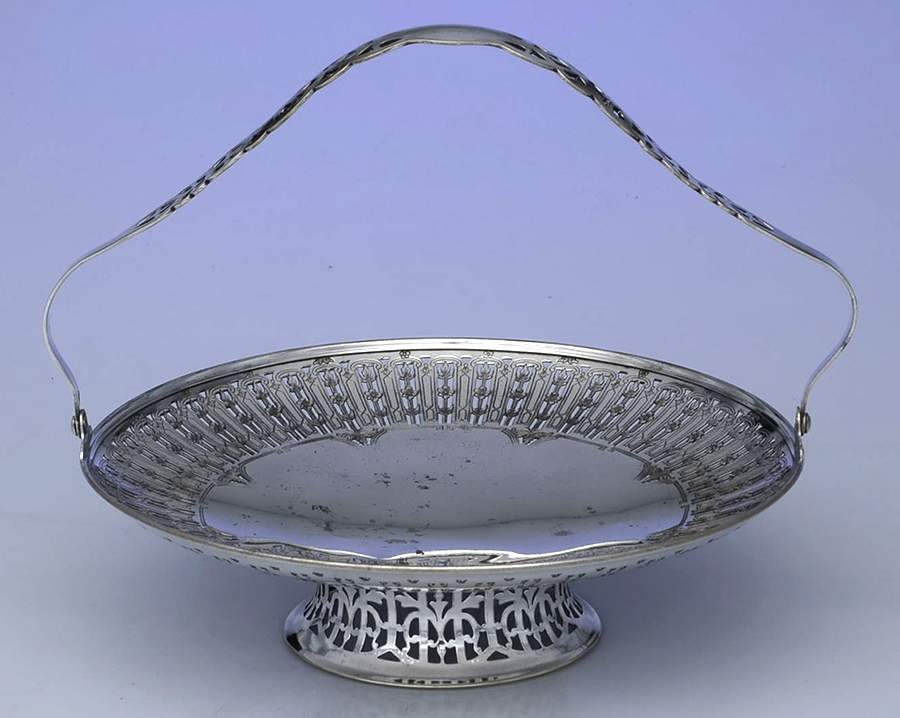 6953 (Silverplate, Hollowware) 9" Handled Basket by Middletown Silver Co-1
