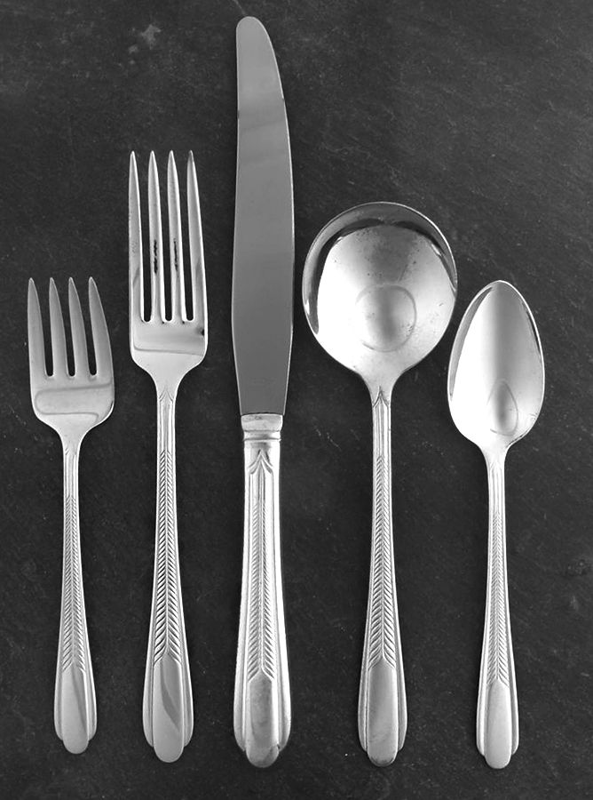 Plume (Silverplate, 1935) 5 Piece Place Setting by National Silver Co-1