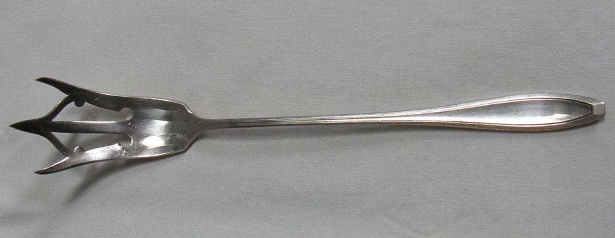 Adonis (Silverplate, 1910-1917) Large Lettuce Serving Fork by Oneida Silver-1