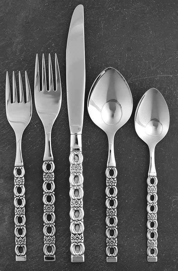 Applique (Stainless) 5 Piece Place Setting by Oneida Silver-1