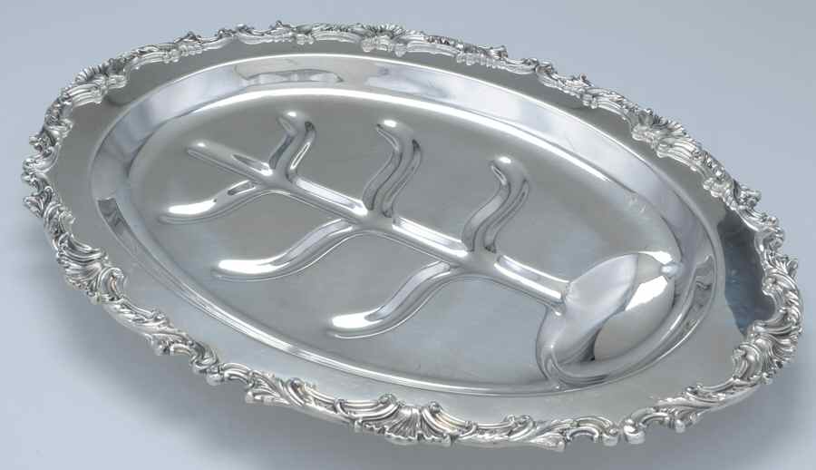 Ascot (Silverplate, Hollowware) Medium Plated Footed Meat Platter with Well by Oneida Silver-1