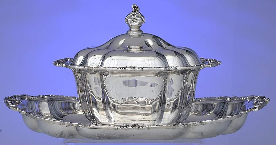 Ascot (Silverplate, Hollowware) Silverplate Sauce Boat with Lid & Underplate by Oneida Silver-1