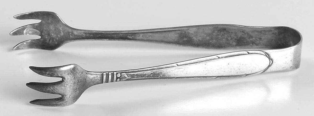 Berkley Square (Silverplate, 1935) Bon Bon Tongs by Oneida Silver-1