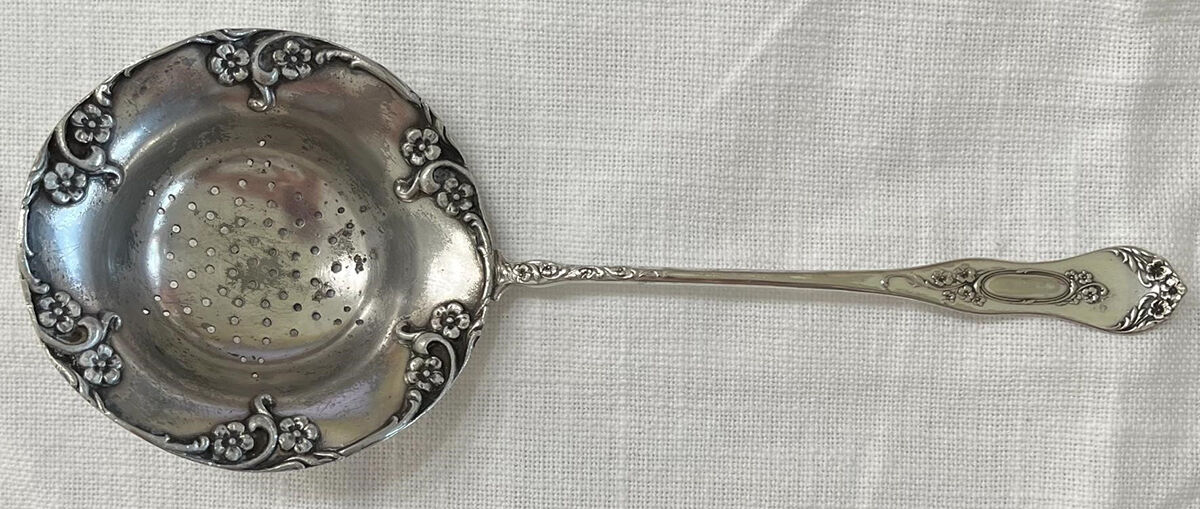 Beverly (Silverplate, 1909) Solid Individual Overcup Tea Strainer by Oneida Silver-1