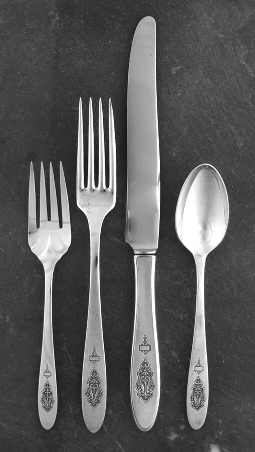 Bird of Paradise (Silverplate, 1923) 32 Piece Estate Set by Oneida Silver-1