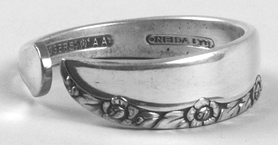 Brittany Rose (Silverplate, 1948) Napkin Ring Large HC by Oneida Silver-1