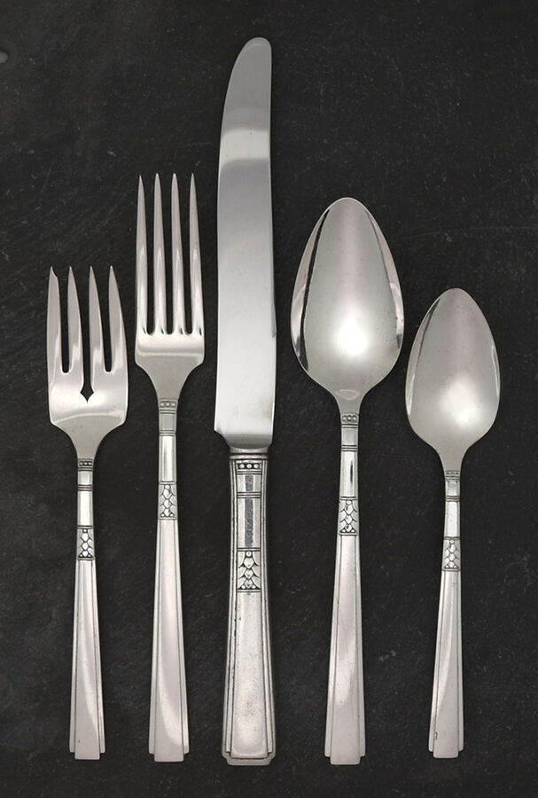 Capri (Silverplate, 1935) 5 Piece Place Setting by Oneida Silver-1