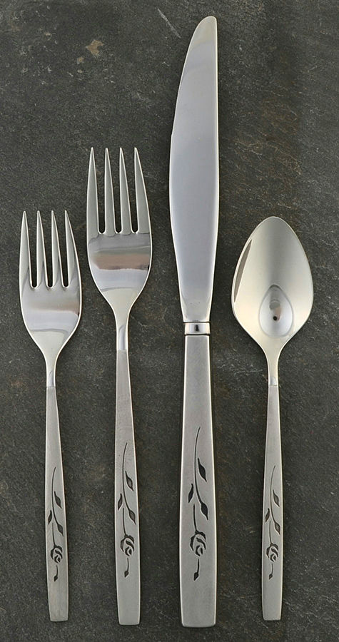 Capistrano (Stainless) 4 Piece Place Setting by Oneida Silver-1