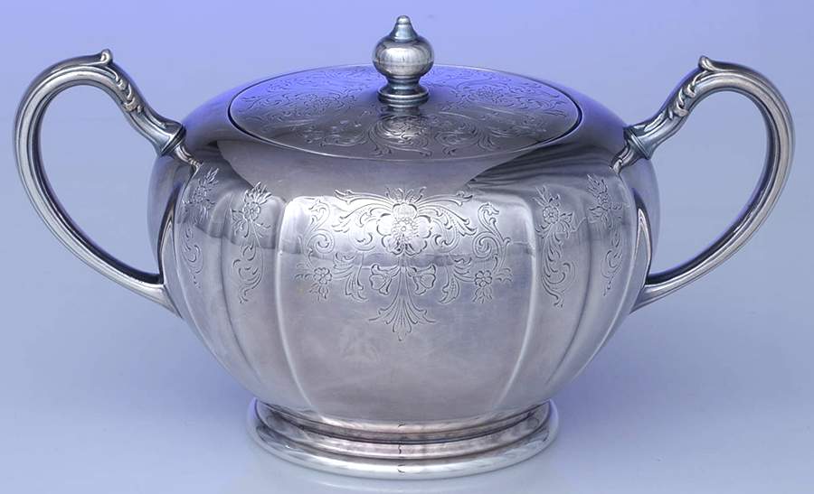 Chelsea (Silverplate, Hollowware) Sugar Bowl & Lid by Oneida Silver-1