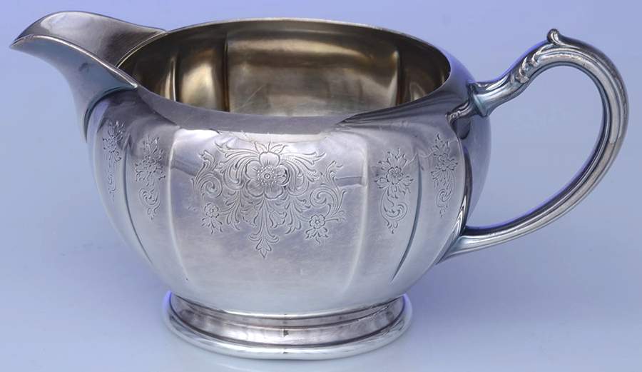 Chelsea (Silverplate, Hollowware) Creamer by Oneida Silver-1