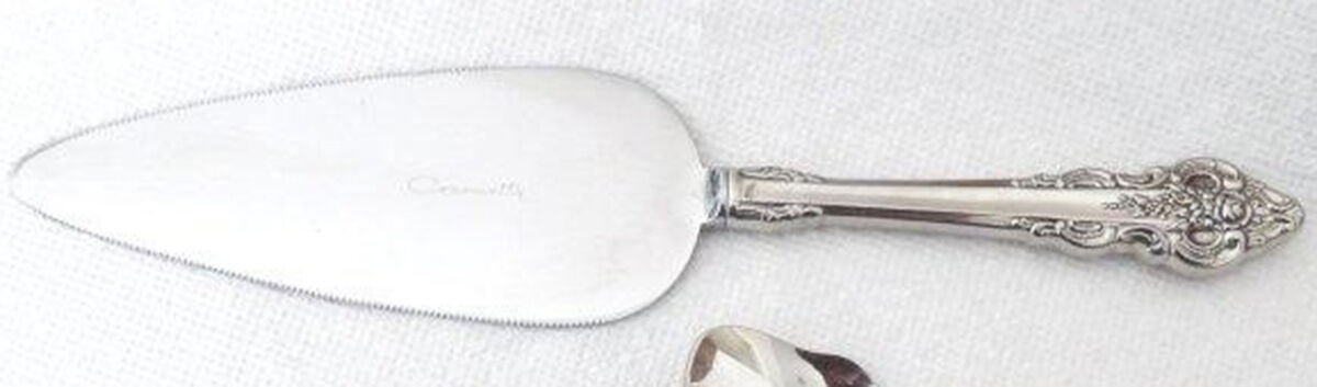 Cherbourg (Stainless, Community) Pie & Cake Server with Stainless Blade by Oneida Silver-1