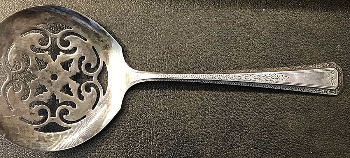 Cheshire (Silverplate, 1925) Tomato Server, Solid Piece by Oneida Silver-1