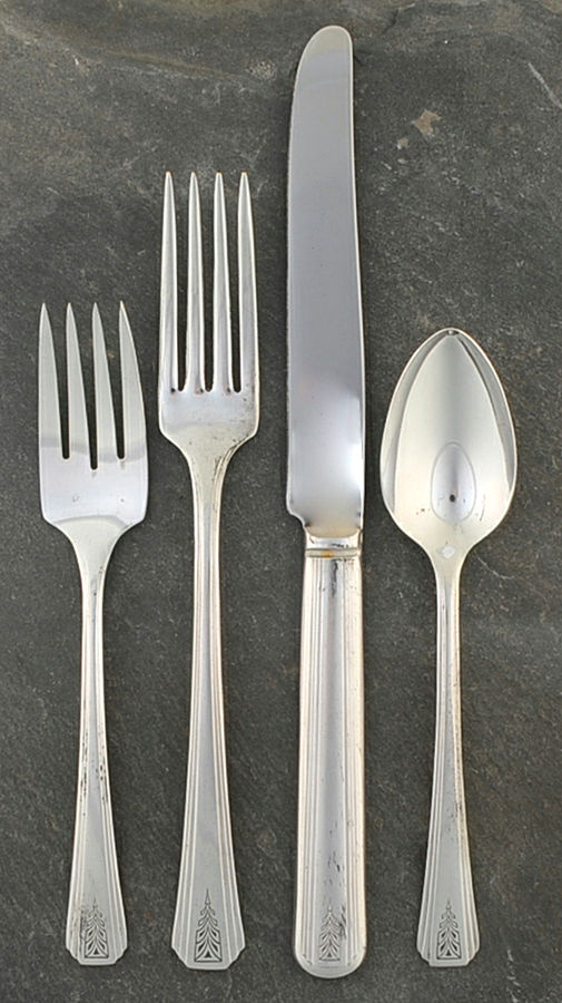 Clarion (Silverplate, 1931) 4 Piece Place Setting by Oneida Silver-1