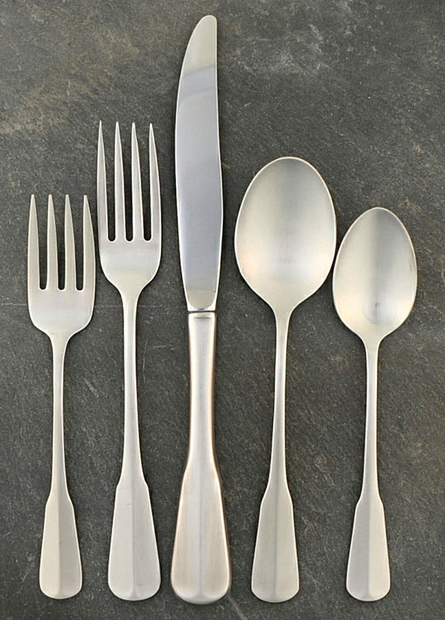 Colonial Artistry (Stainless) 5 Piece Place Setting by Oneida Silver-1