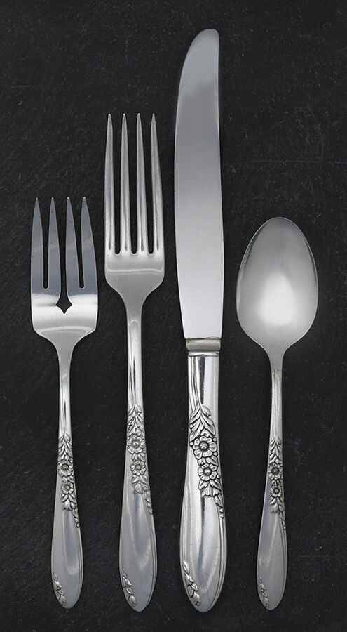 Country Lane (Silverplate, 1954) 4 Piece Place Setting by Oneida Silver-1