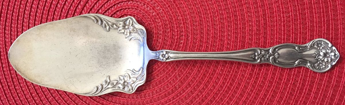 Daisy (Silverplate, 1910) Solid Pastry Server by Oneida Silver-1